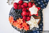 Patriotic Red, White & Blue Fruit Platter Ideas for Parties