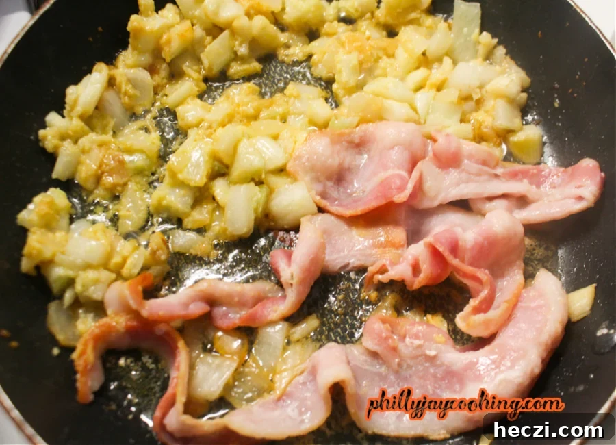 Southern-Style Green Beans with Bacon and Garlic (Homestyle Recipe) 3 Green beans