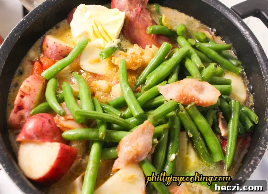 Southern-Style Green Beans with Bacon and Garlic (Homestyle Recipe) 4 Green beans