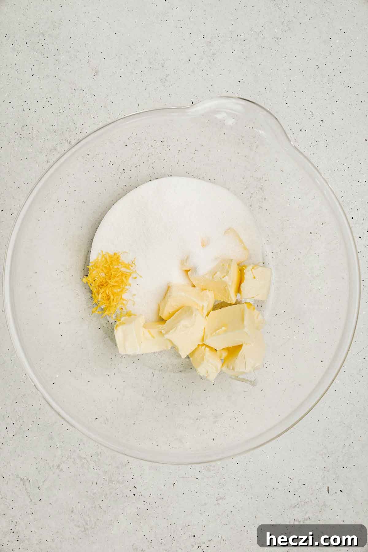 saladier avec sucre et beurre